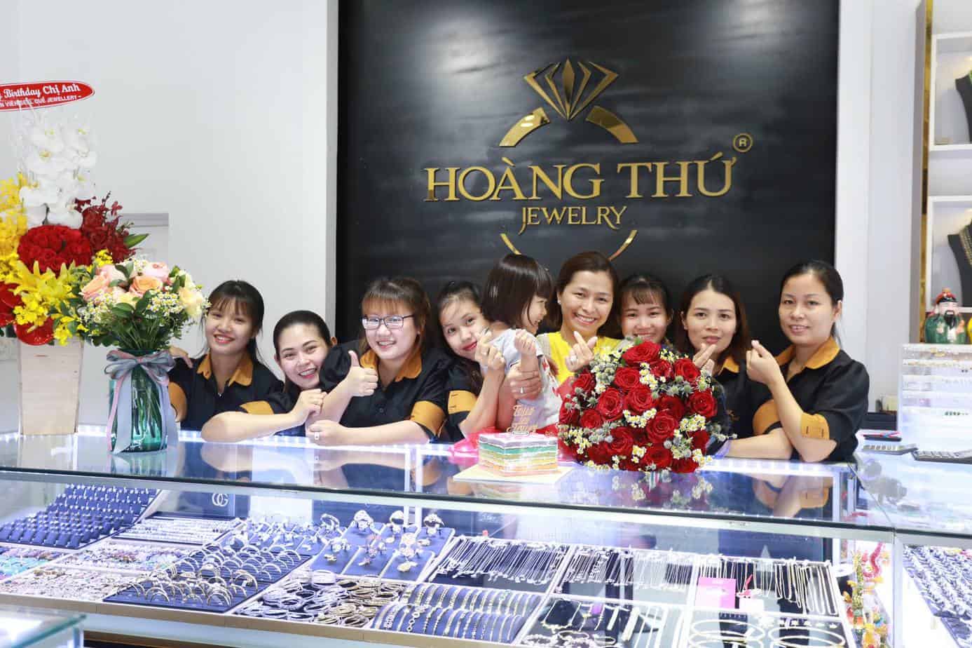- Top 10 Địa Chỉ Mua Nhẫn Cưới "Đẹp Mê Hồn" Dành Cho Các Cặp Đôi Ở HCM - Top 10 Địa Chỉ Mua Nhẫn Cưới "Đẹp Mê Hồn" Dành Cho Các Cặp Đôi Ở HCM
